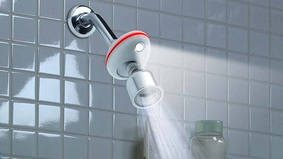 The colored light around the shower light glows red as the water temperature rises, providing a visual warning and minimizing the risk of scalding accidents.